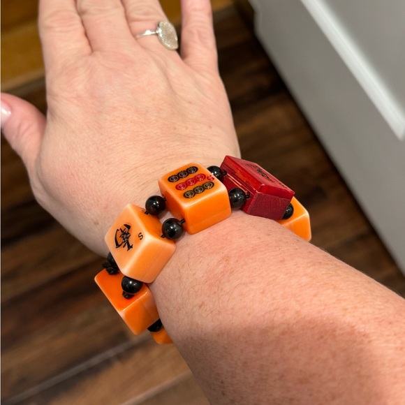 Vintage Bakelite Mahjongg Small Tile Elastic Bracelet. Coral and Red. EUC - Picture 2 of 6